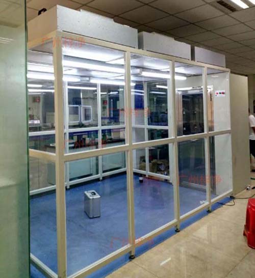 千級(jí)潔凈棚(簡(jiǎn)易無塵室)是一種可提供局部高潔凈環(huán)境的空氣凈化設(shè)備。 千級(jí)潔凈棚(簡(jiǎn)易無塵室)是一種可提供局部高潔凈環(huán)境的空氣凈化設(shè)備。