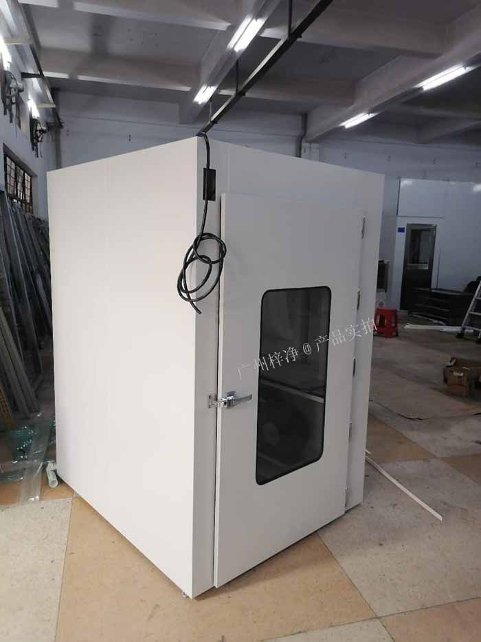 落地傳遞窗按聯鎖(互鎖)分類:機械聯鎖(互鎖)電子聯鎖(互鎖)。 落地傳遞窗按聯鎖(互鎖)分類:機械聯鎖(互鎖)電子聯鎖(互鎖)。