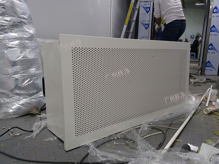 層流罩有風機內(nèi)裝和風機外接兩種,安裝方式有懸掛式和落地支架式兩種 層流罩有風機內(nèi)裝和風機外接兩種,安裝方式有懸掛式和落地支架式兩種