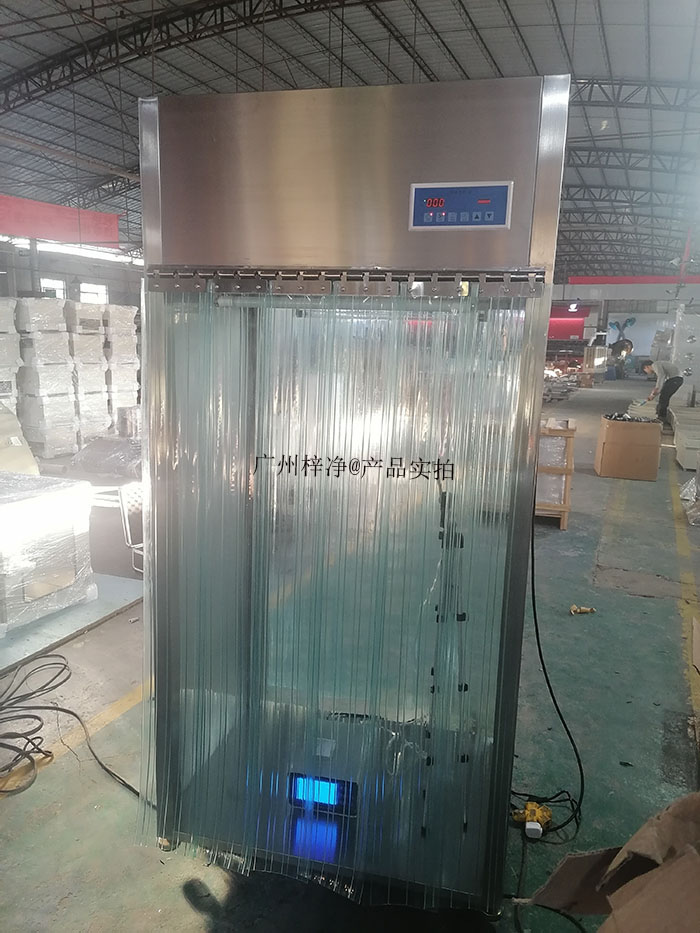 層流潔凈采樣車采用垂直層流(即單向流)的氣流組織,變速離心風機將負壓箱內經過初效過濾器預過濾后的空氣壓入靜壓箱,再經過高效過濾器進行二次過濾。 層流潔凈采樣車采用垂直層流(即單向流)的氣流組織,變速離心風機將負壓箱內經過初效過濾器預過濾后的空氣壓入靜壓箱,再經過高效過濾器進行二次過濾。