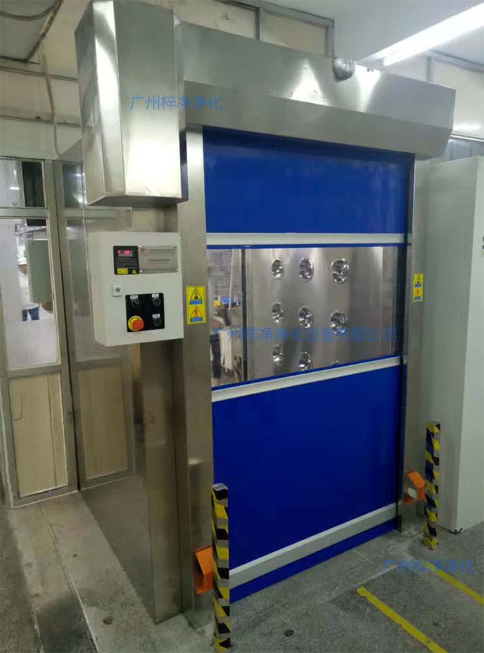 快速卷簾門貨淋室門口配防撞柱,防止推車碰到箱體 快速卷簾門貨淋室門口配防撞柱,防止推車碰到箱體