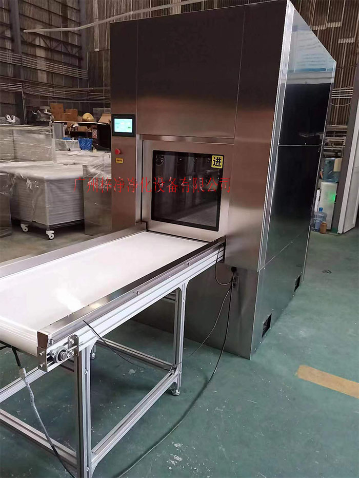 輸送帶傳遞窗還可吹淋被傳遞物品的表面,防止物品可能攜帶塵埃進(jìn)入潔凈室。 輸送帶傳遞窗還可吹淋被傳遞物品的表面,防止物品可能攜帶塵埃進(jìn)入潔凈室。